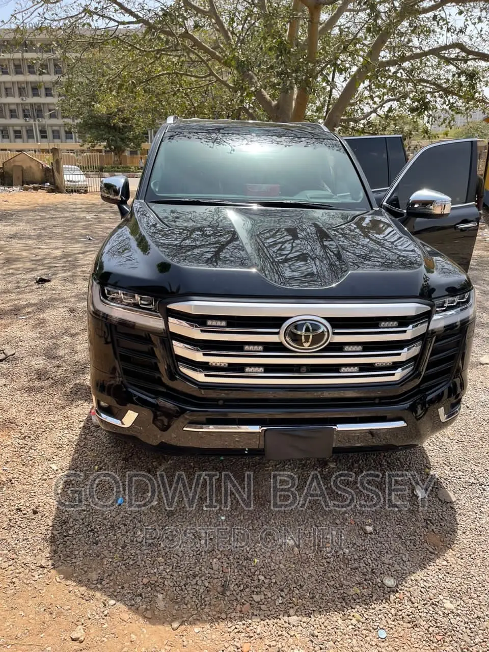 2022 New Face Landcruiser Available for Hire