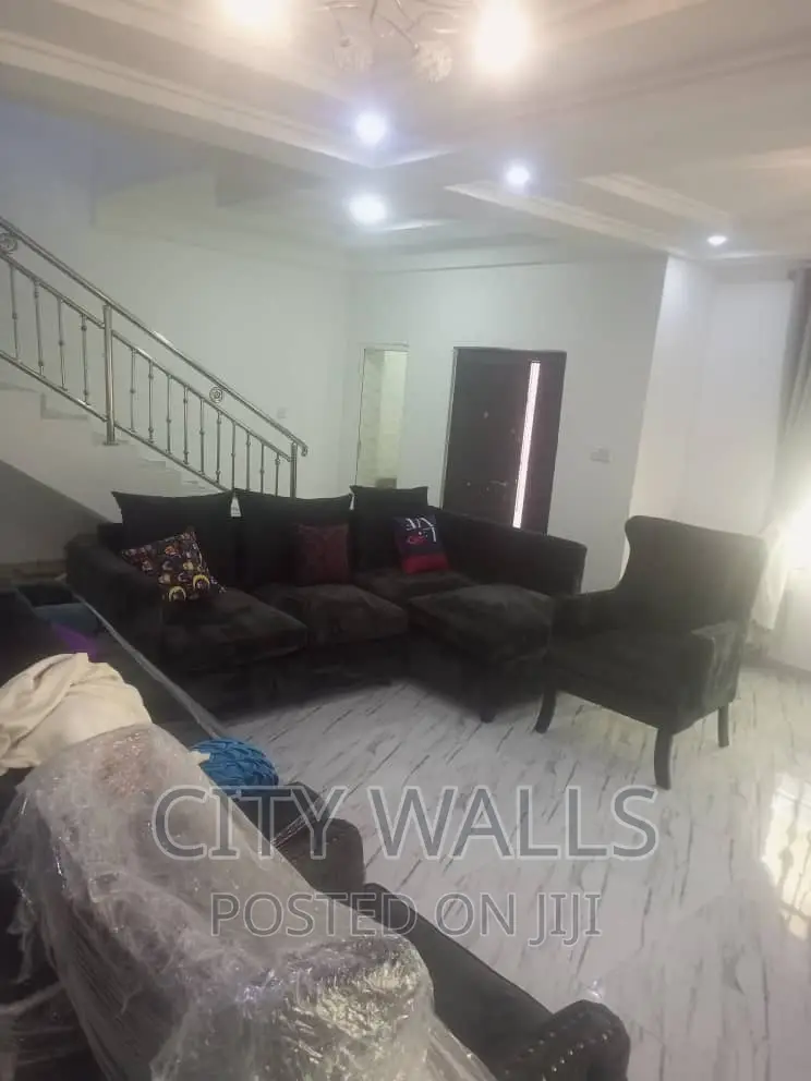 Furnished 4bdrm Townhouse / Terrace in Meridian Park Estate, Awoyaya