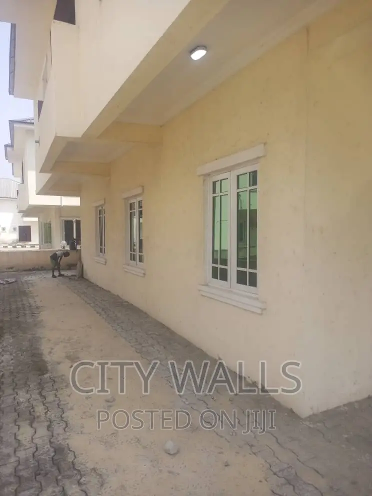 Furnished 4bdrm Townhouse / Terrace in Meridian Park Estate, Awoyaya