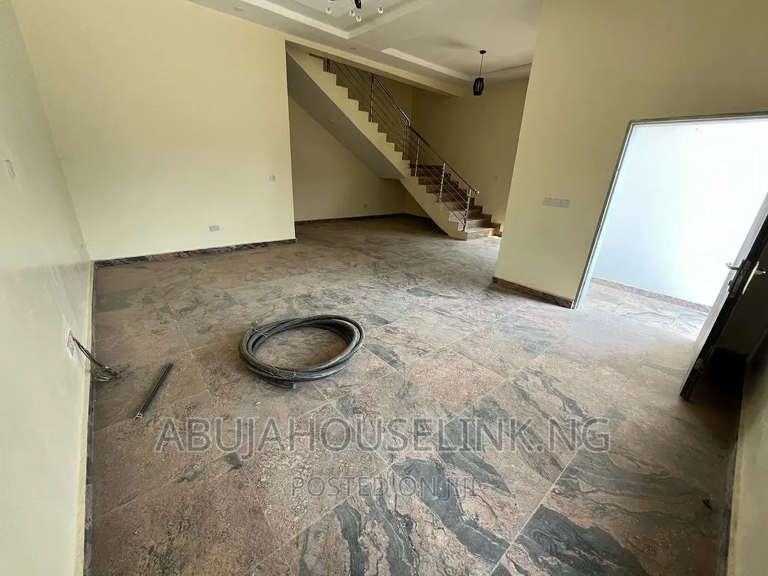 4bdrm Duplex in Wuye Abuja for sale