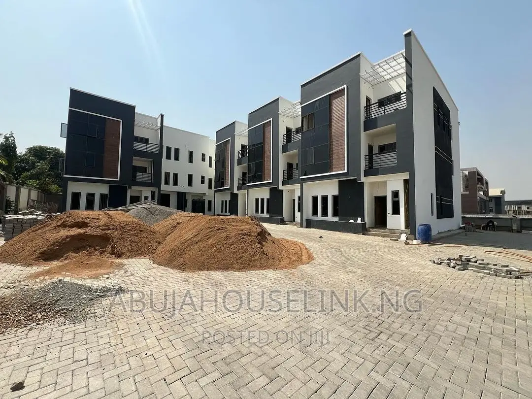 4bdrm Duplex in Wuye Abuja for sale