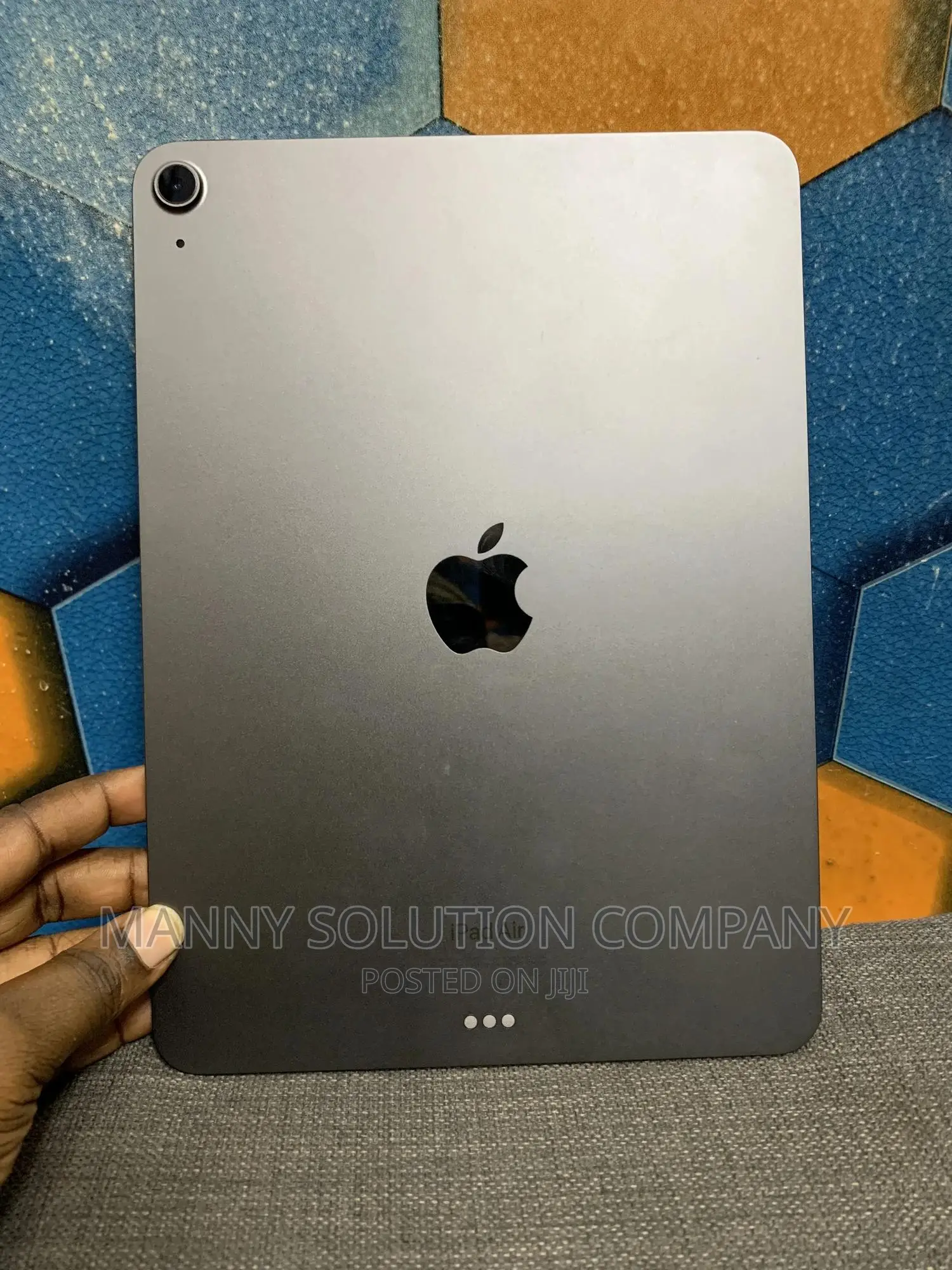 Apple iPad Air (2022) 64 GB Black