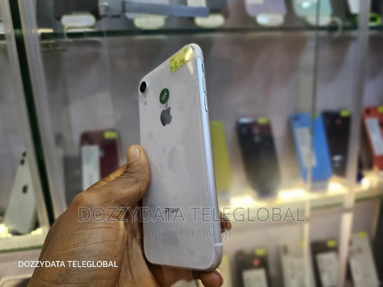 Apple iPhone XR 64 GB White