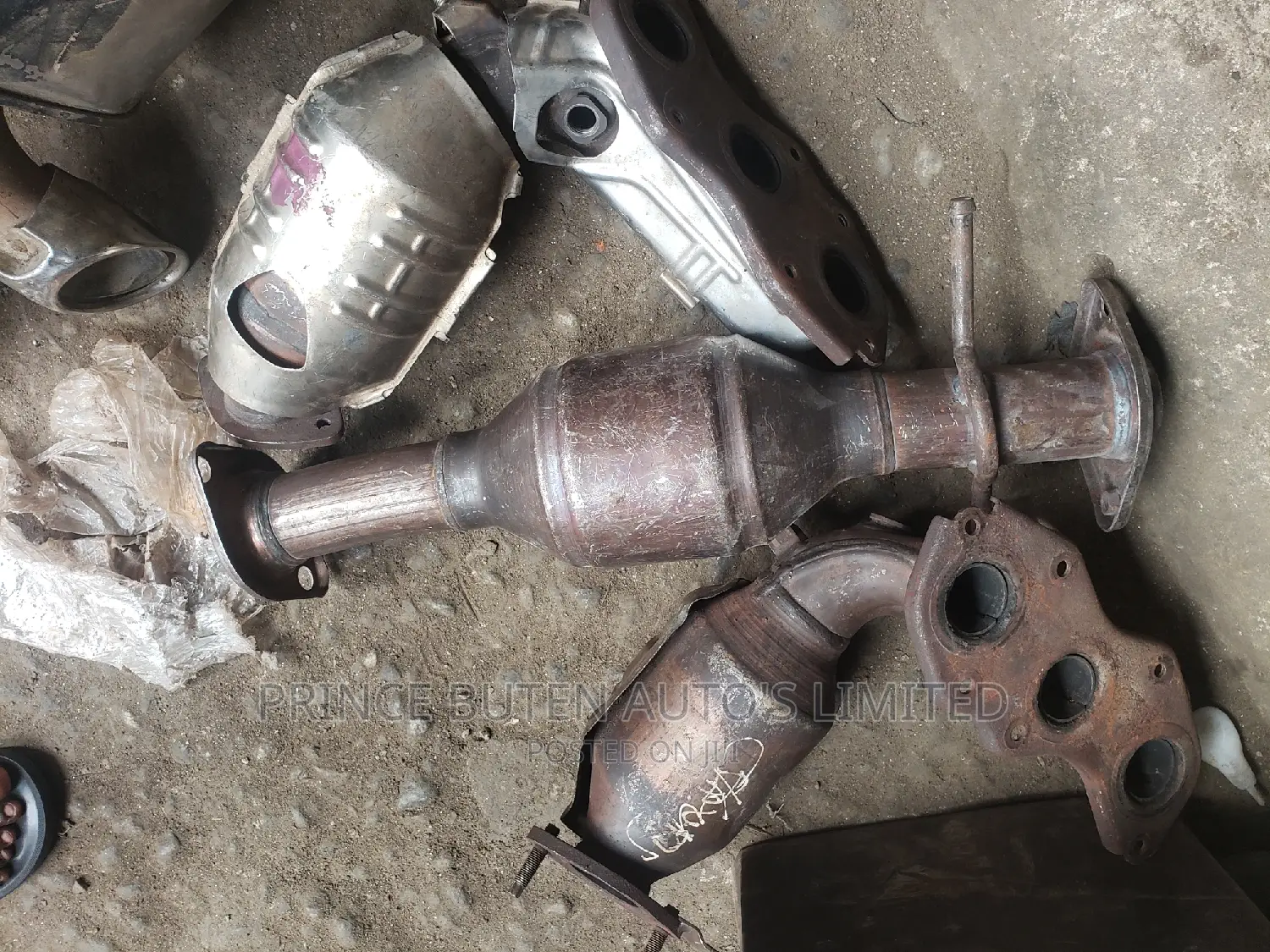 Complete Set of Catalyst Rx350 2010