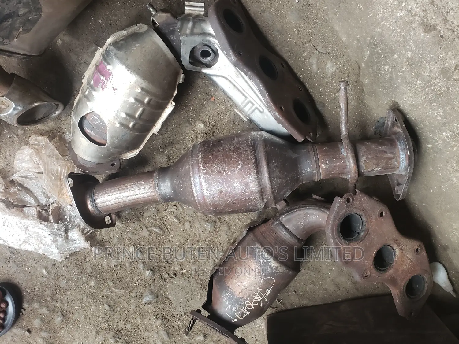 Complete Set of Catalyst Rx350 2010