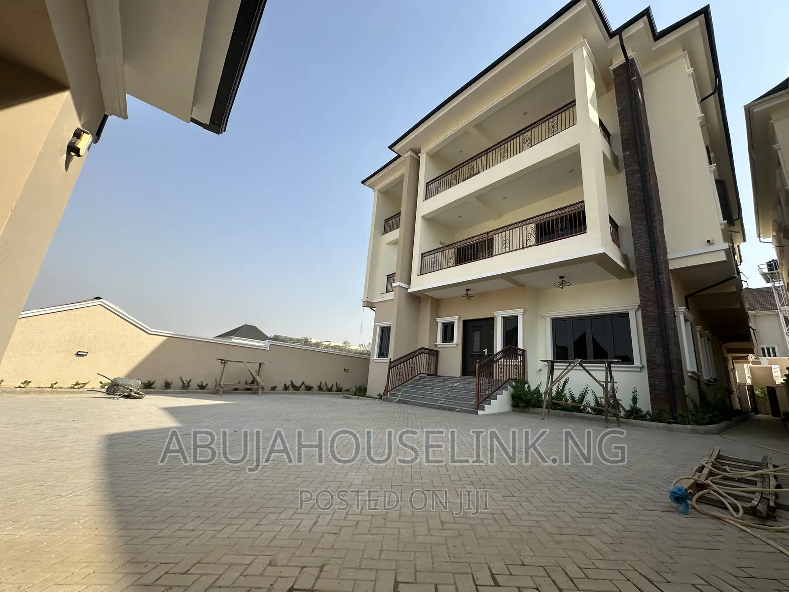 7bdrm Duplex in Asokoro Abuja for sale