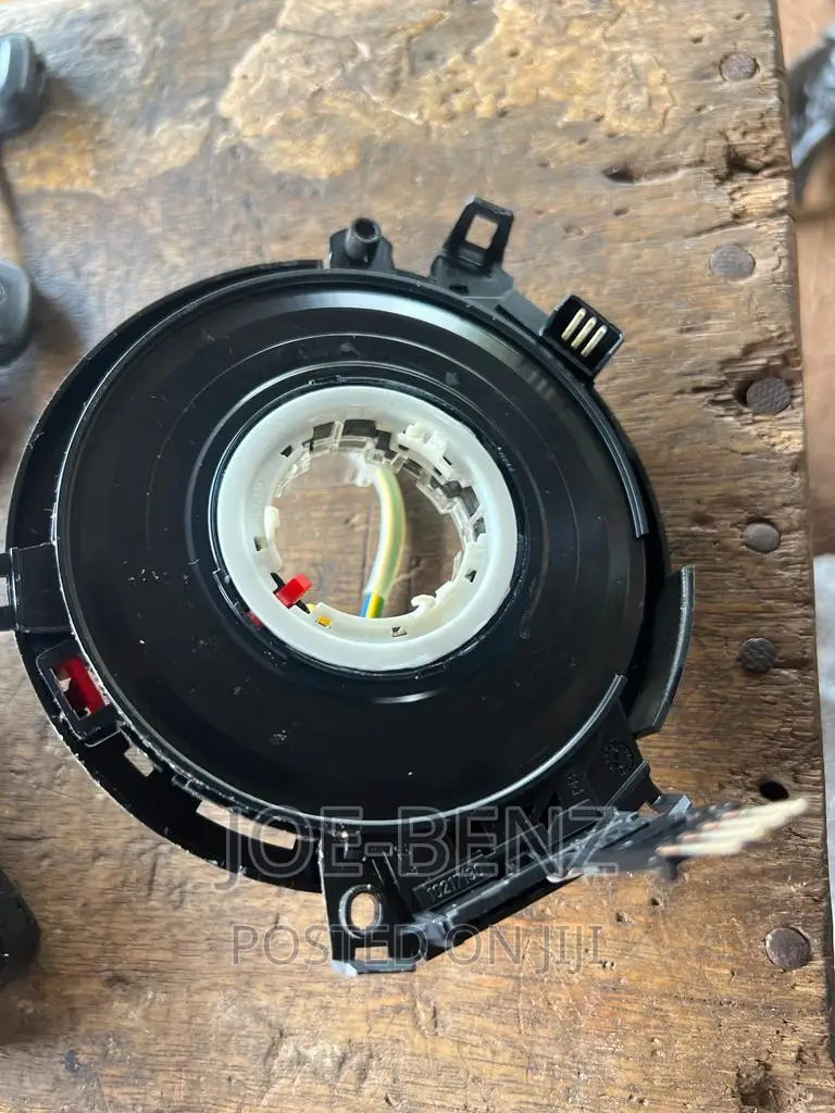 C300 2017 Horn Contact Sensor