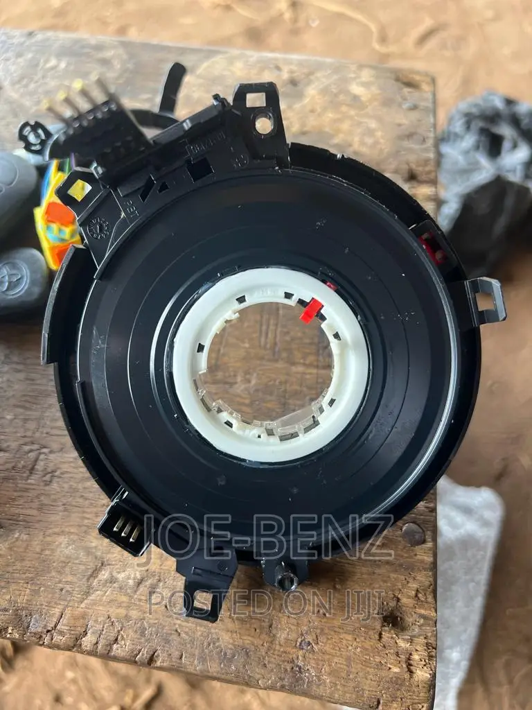 C300 2017 Horn Contact Sensor
