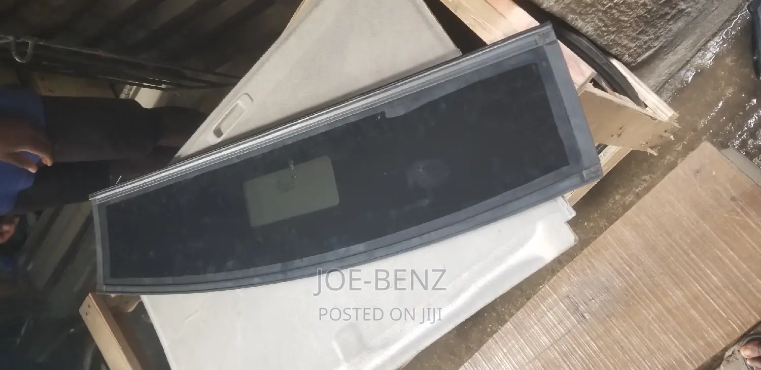 C300 2015 Paranamic Roof Glass Front