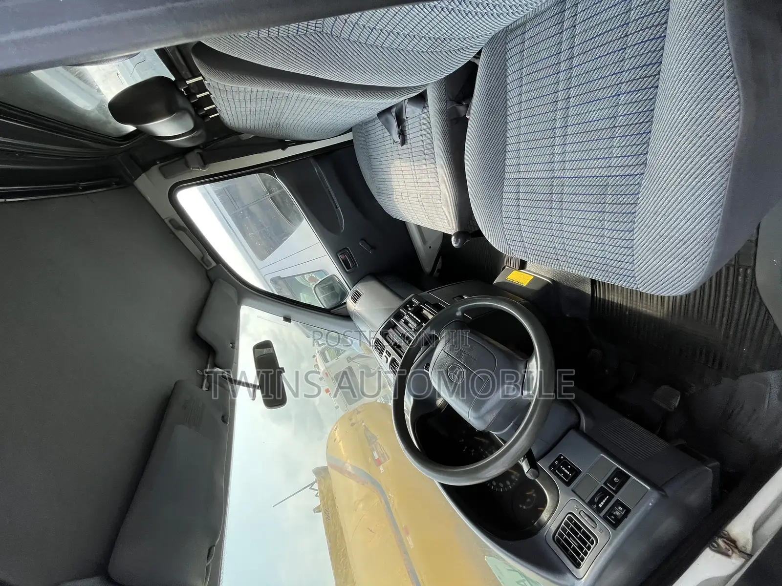 Toyota HiAce 2007 White