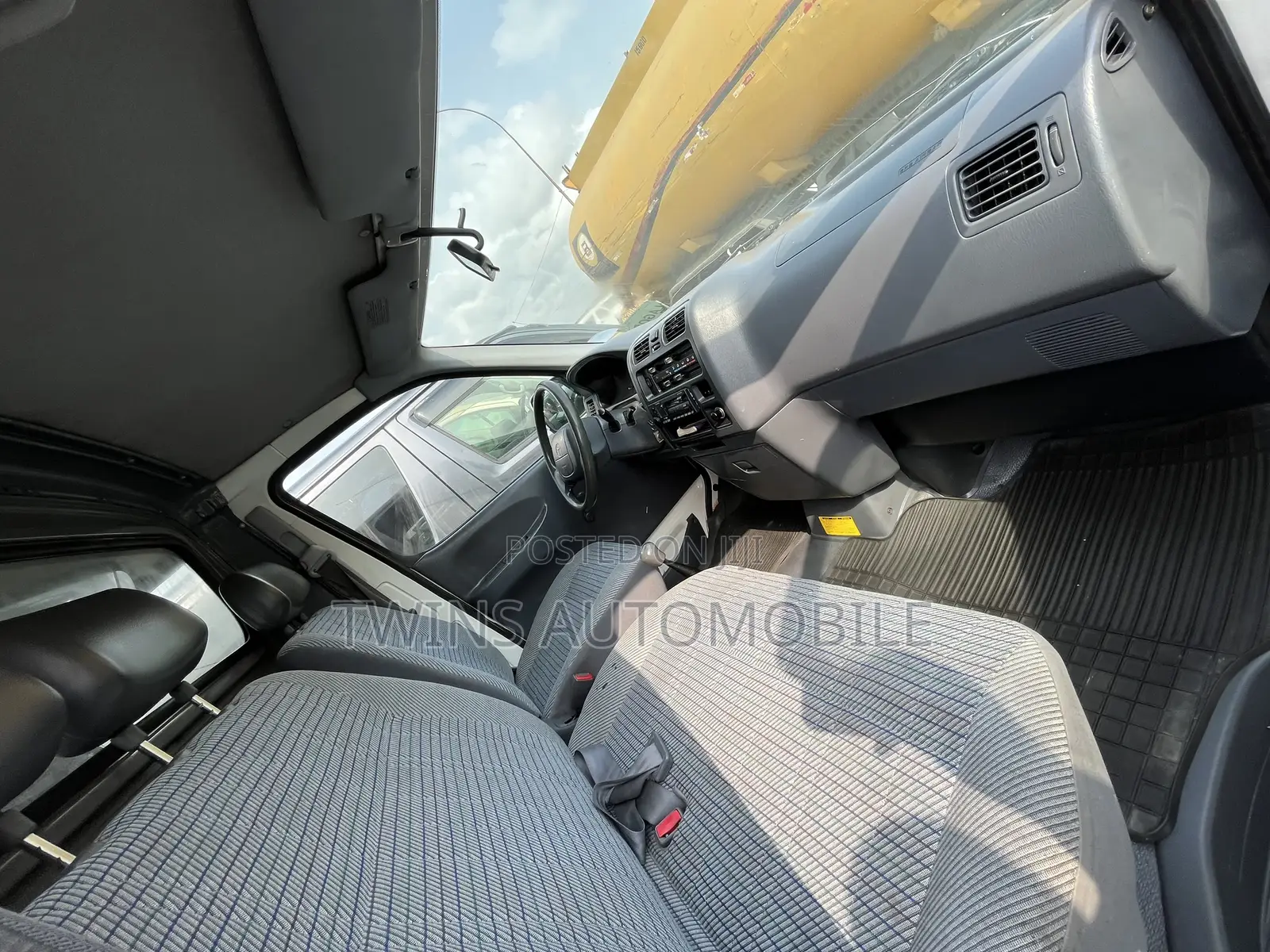 Toyota HiAce 2007 White