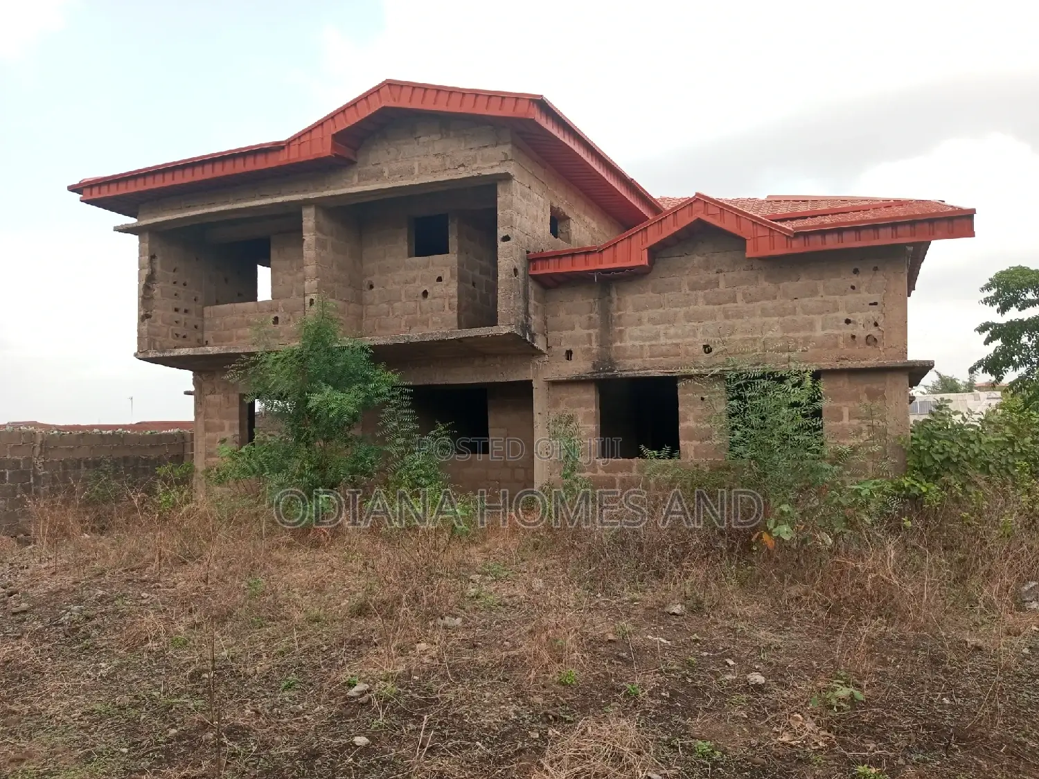 8bdrm Duplex in New Airport Road, for sale