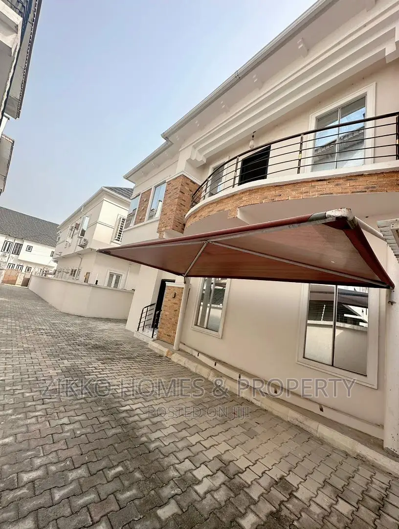 6bdrm Duplex in Orchid Road, Chevron for sale