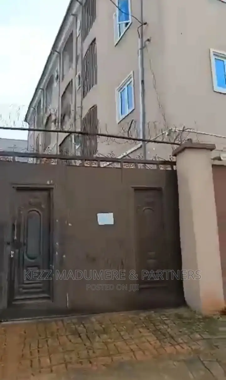 8bdrm Block of Flats in Amenyi, Awka, for sale