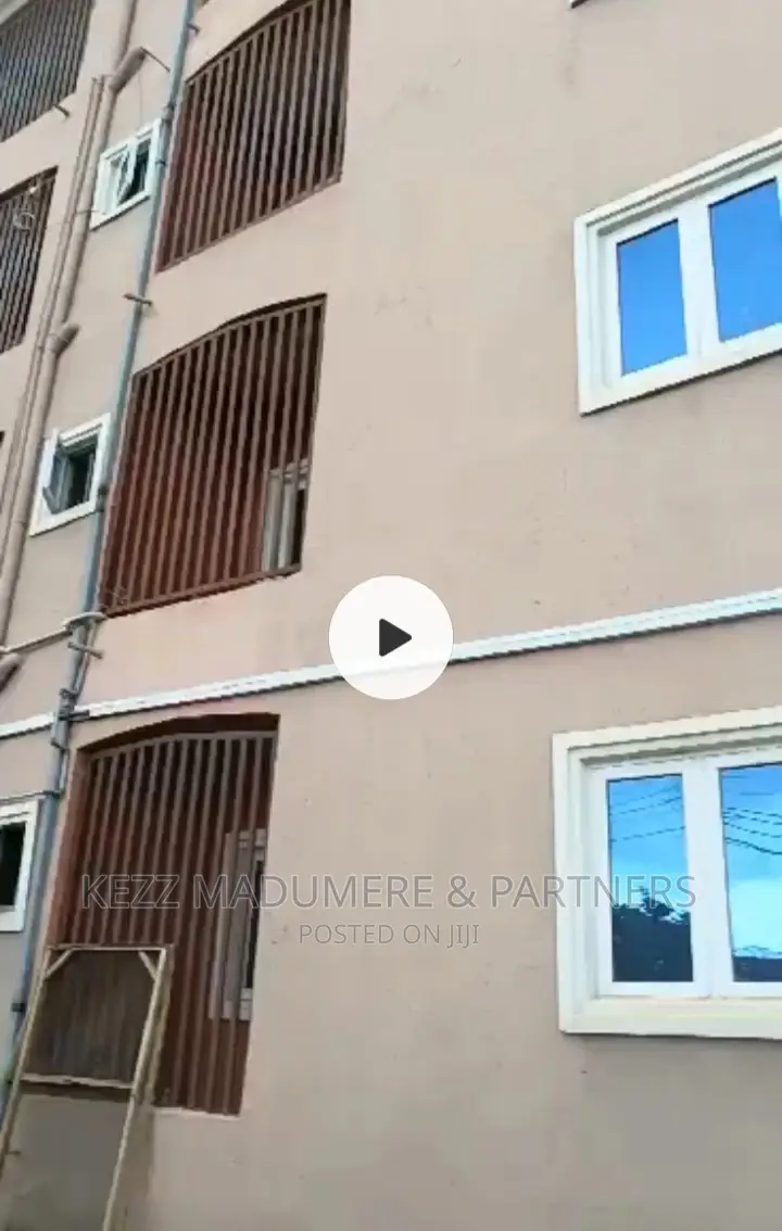 8bdrm Block of Flats in Amenyi, Awka, for sale