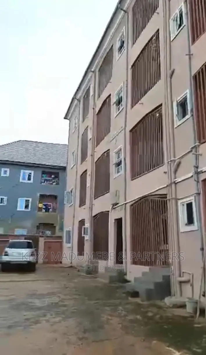 8bdrm Block of Flats in Amenyi, Awka, for sale