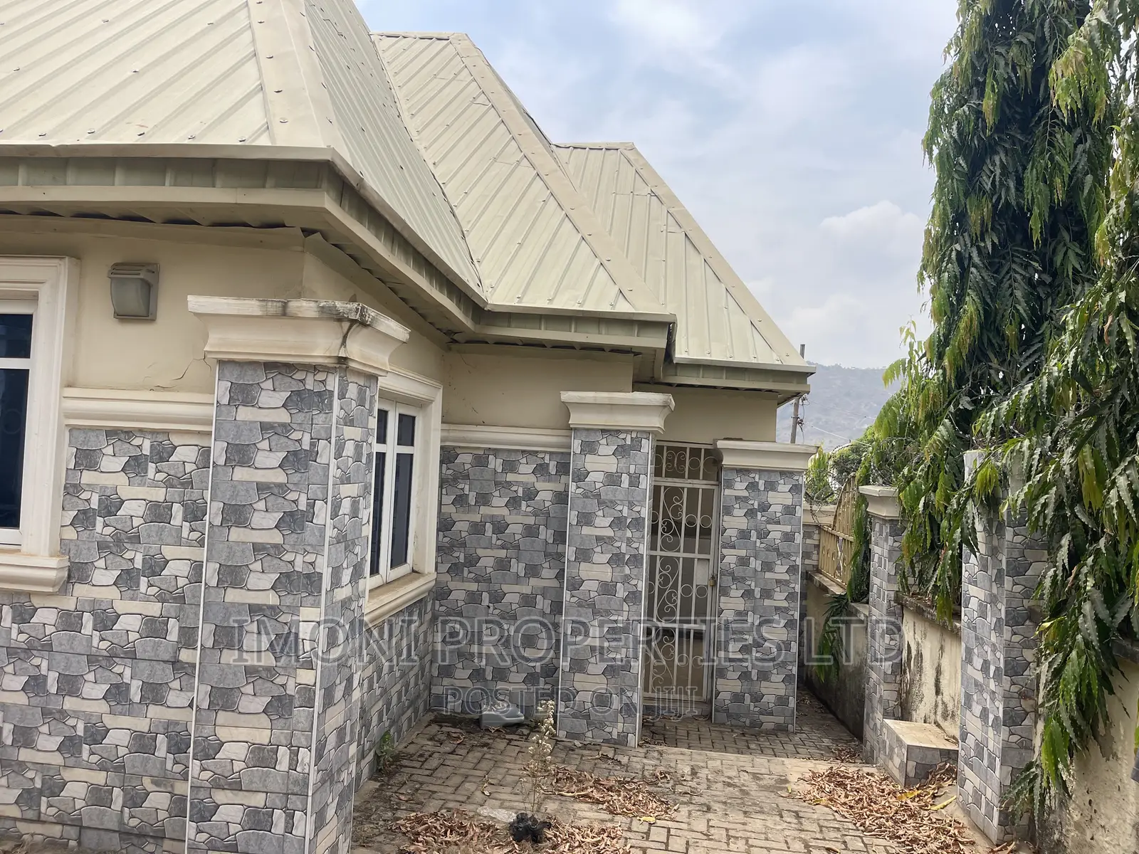 3bdrm Bungalow in Dutse Obasajo Road for rent
