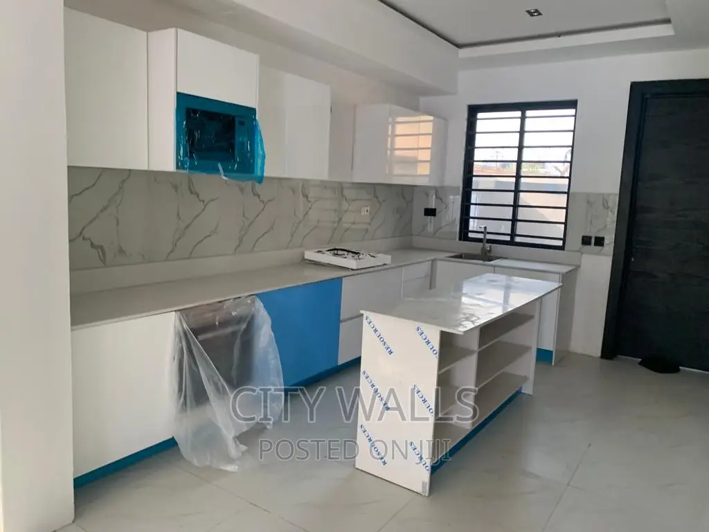 4bdrm Townhouse / Terrace in Lekki Phase 1 for rent