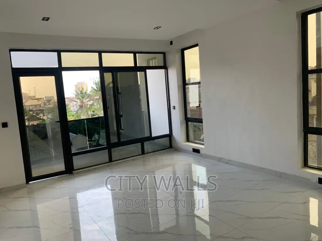 4bdrm Townhouse / Terrace in Lekki Phase 1 for rent