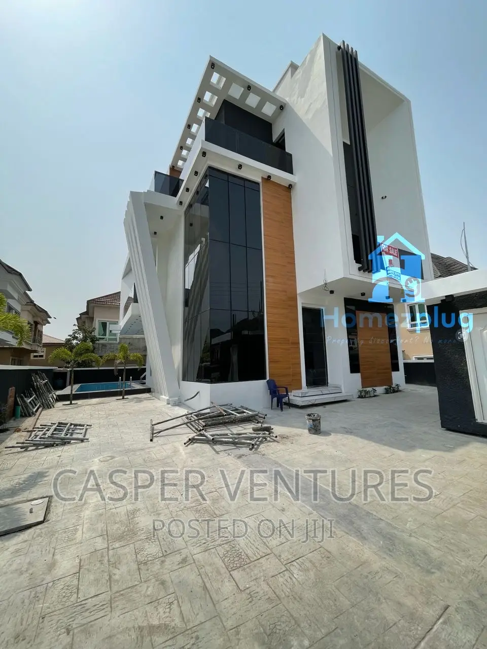 6bdrm Duplex in Chevron for sale