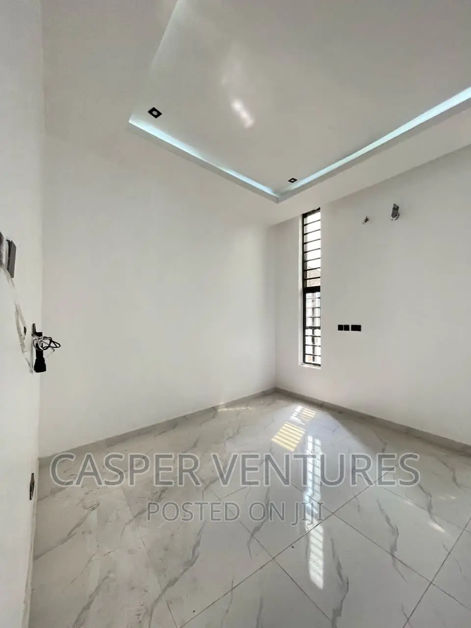 6bdrm Duplex in Chevron for sale