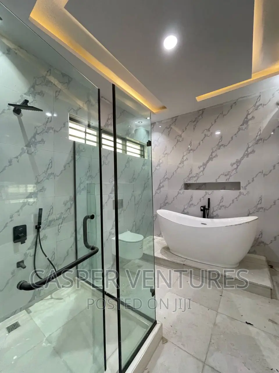 6bdrm Duplex in Chevron for sale