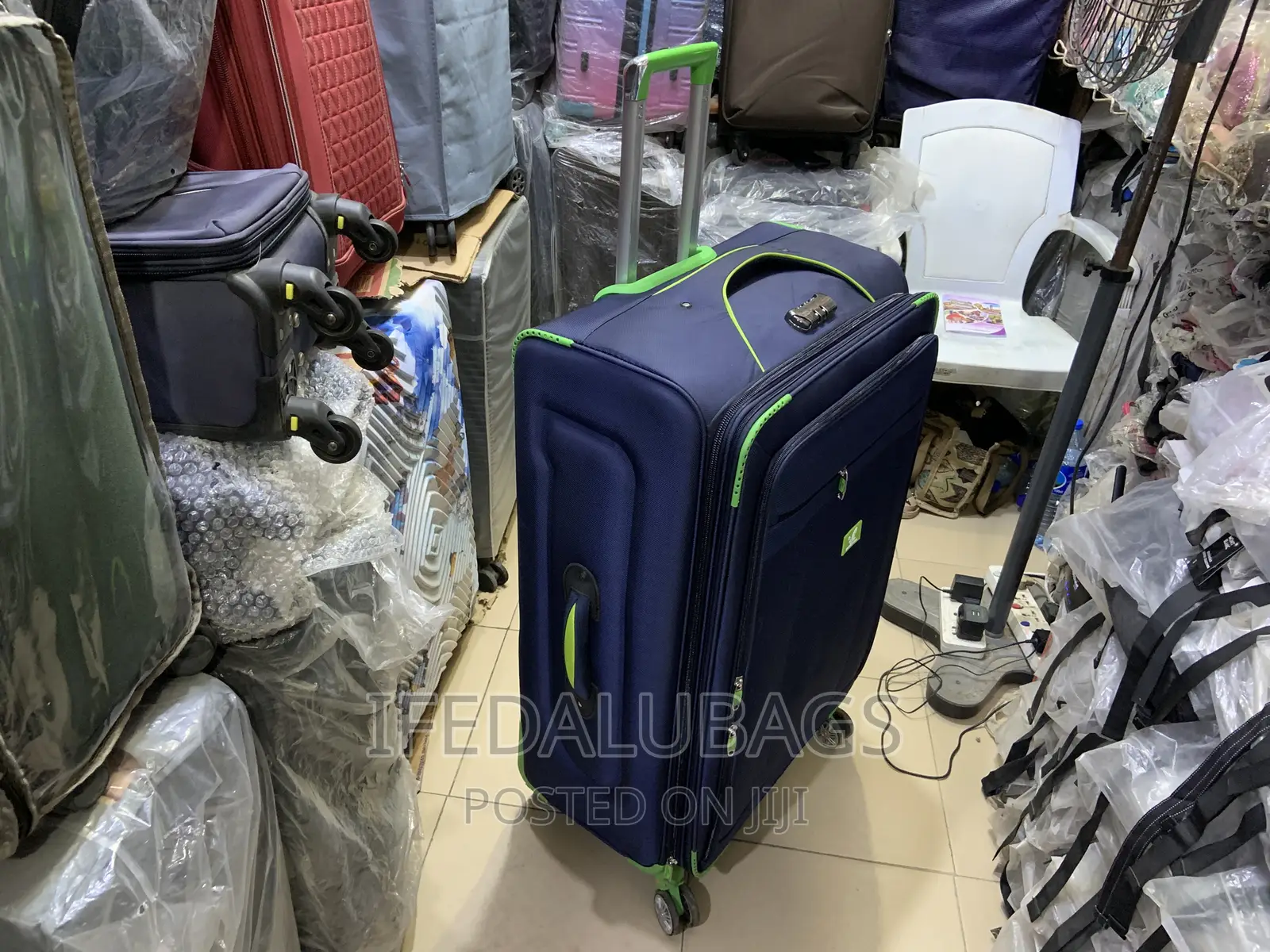 Jumbo Size Travel Luggage With Detachable Wheels
