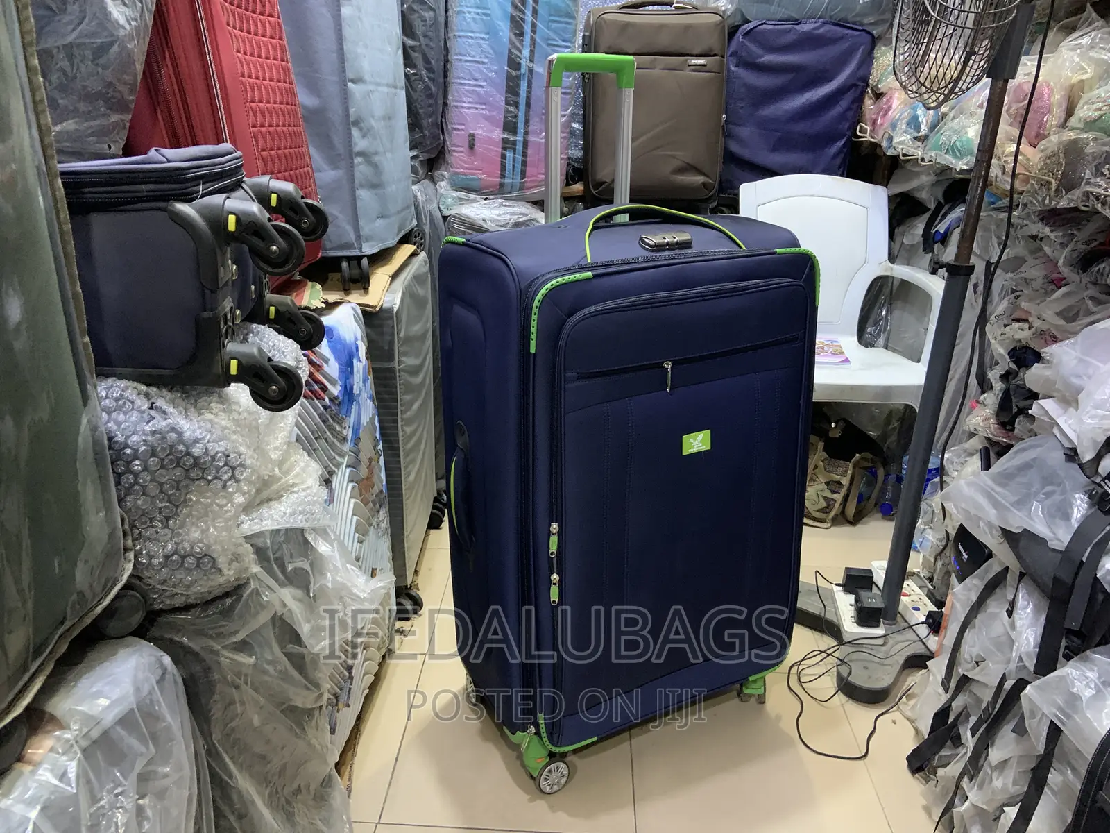 Jumbo Size Travel Luggage With Detachable Wheels
