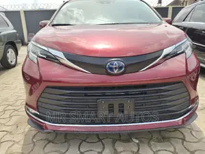 Toyota Sienna XLE 2022 Red