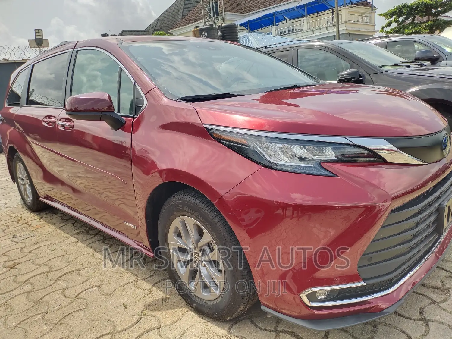 Toyota Sienna XLE 2022 Red