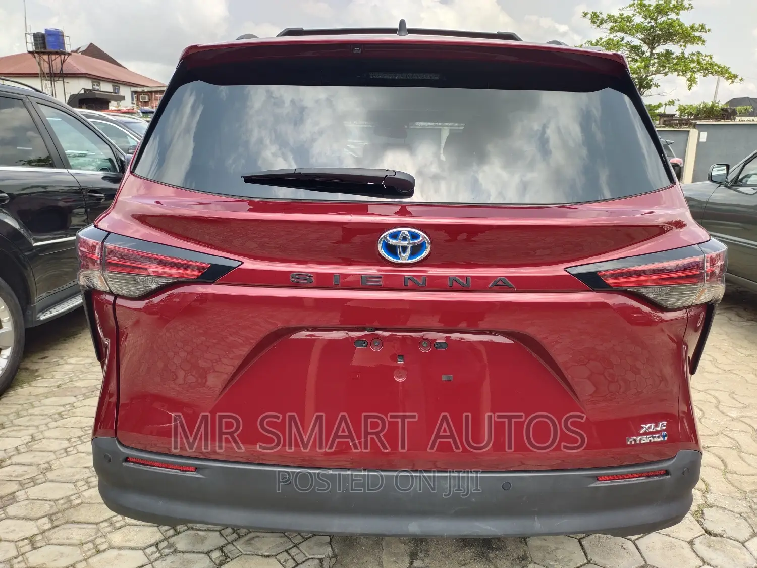 Toyota Sienna XLE 2022 Red