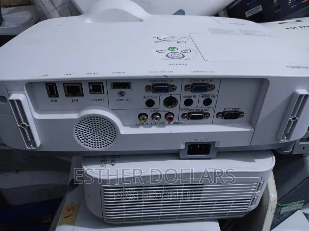 Short Throw Hitachi Projector for Classes