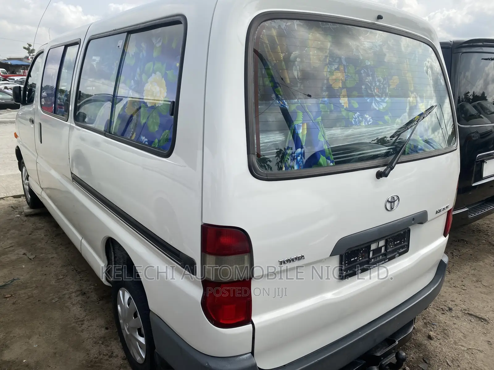 Toyota HiAce 2002 White