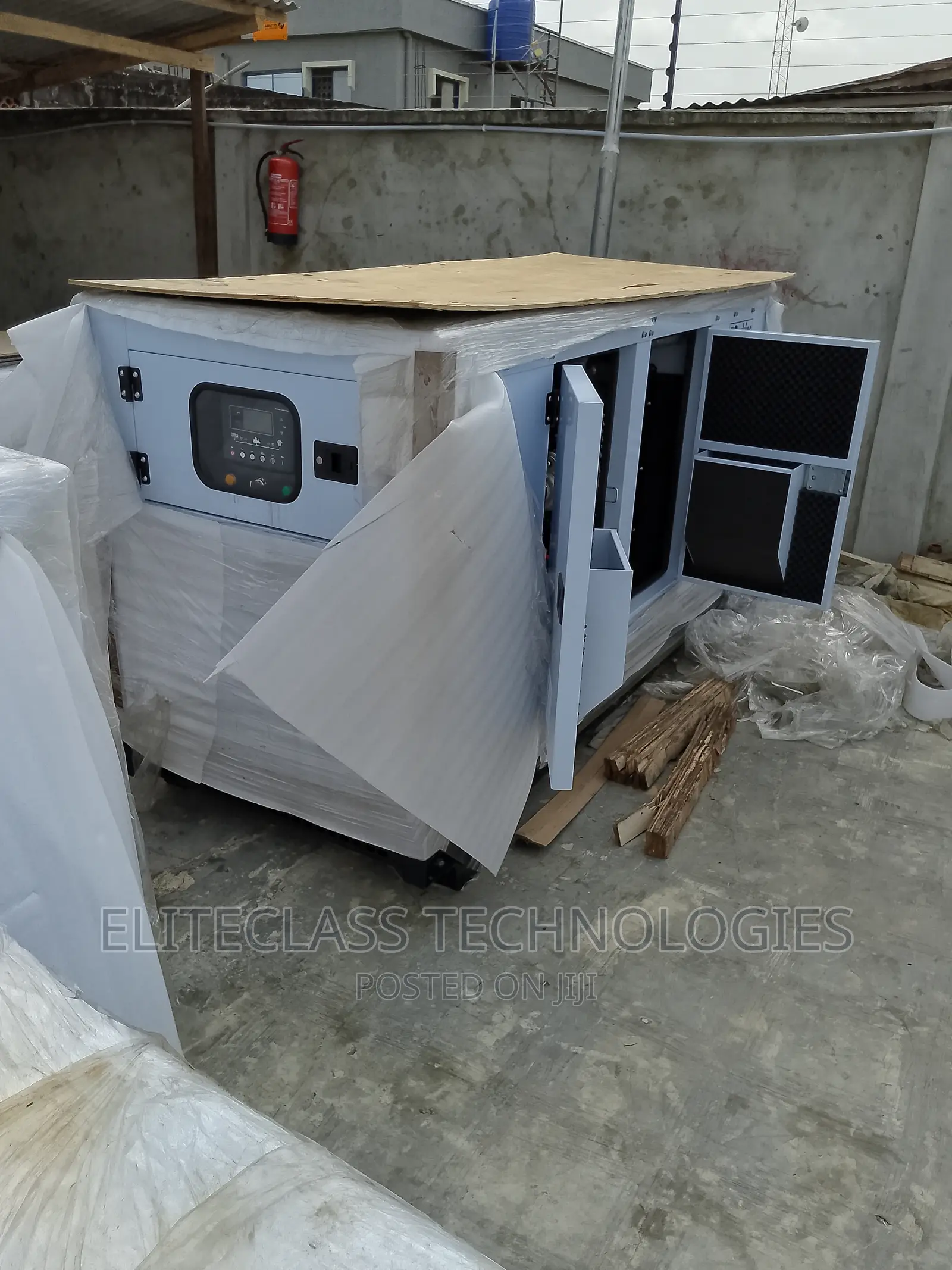 Strong Perkins 100kva Soundproof Diesel Generator