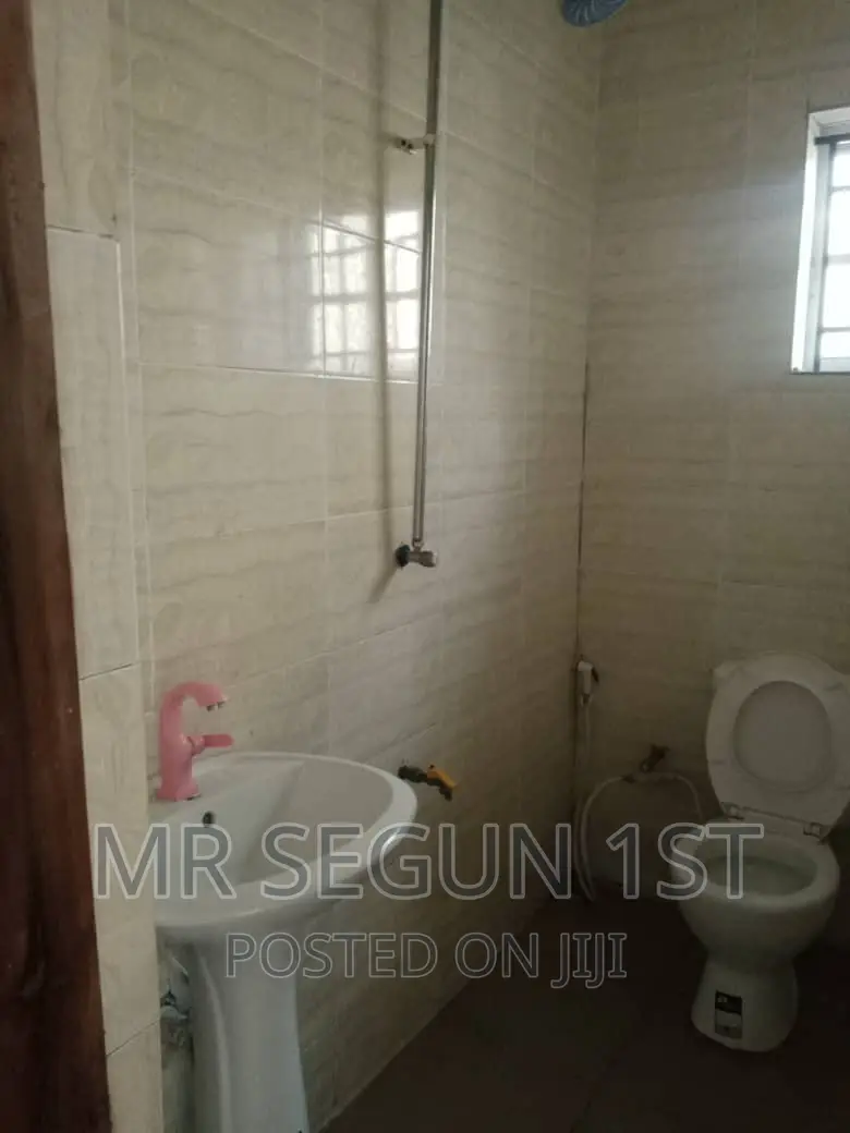 1bdrm Bungalow in Oke Ibukun  Estate, Akala Express for rent