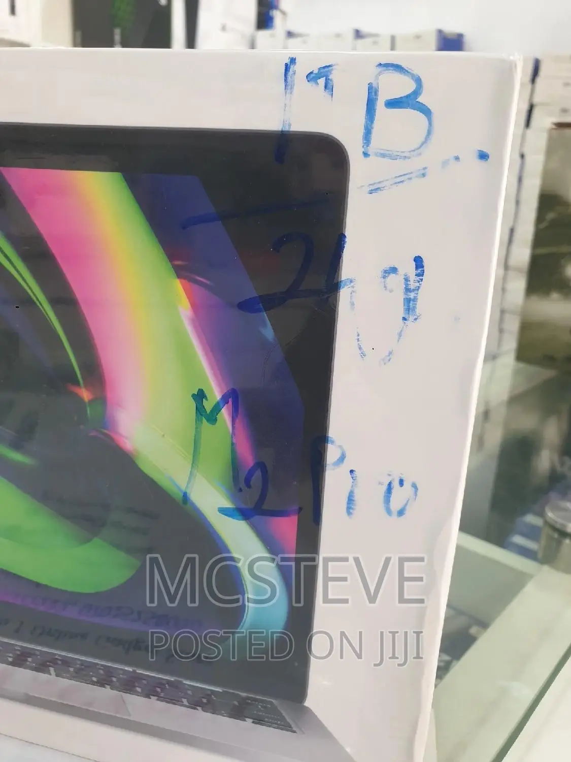 New Laptop Apple MacBook Pro 2022 M2 8GB Apple M2 SSD 512GB
