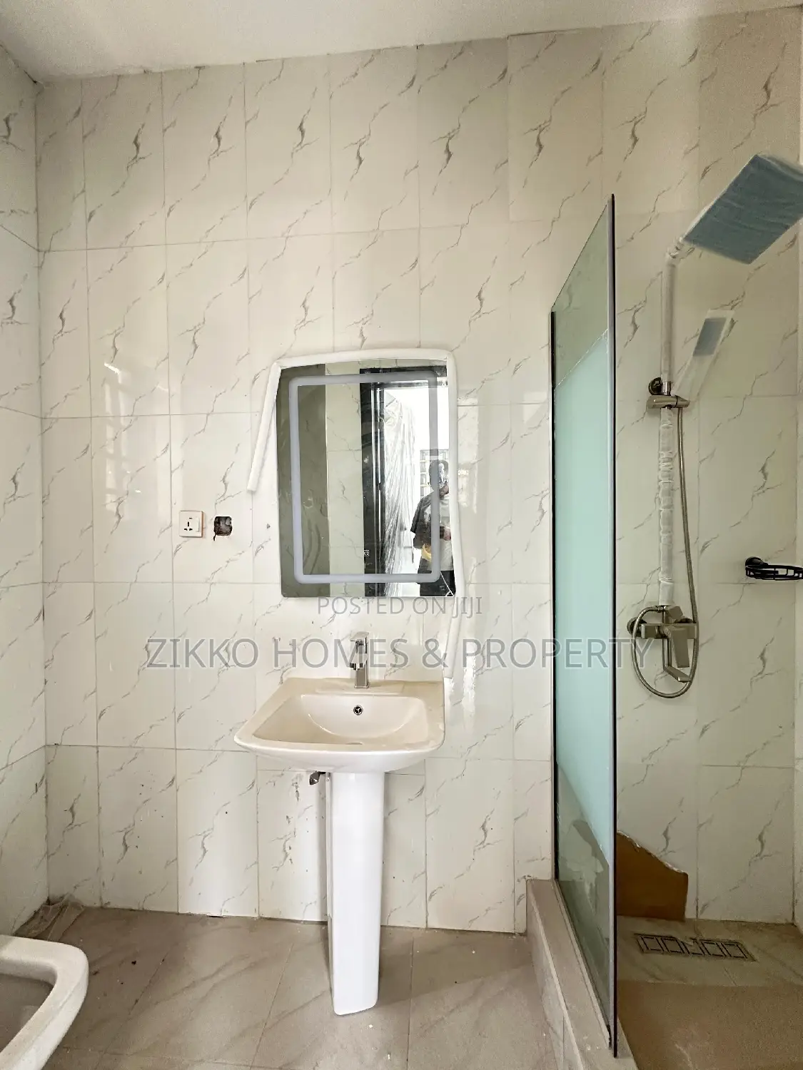 6bdrm Block of Flats in Ologolo for sale
