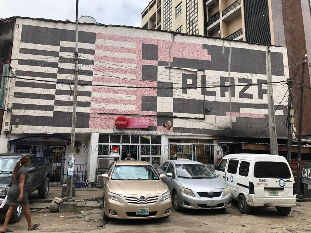 Commercial Plaza on About 900sqm Corner Piece