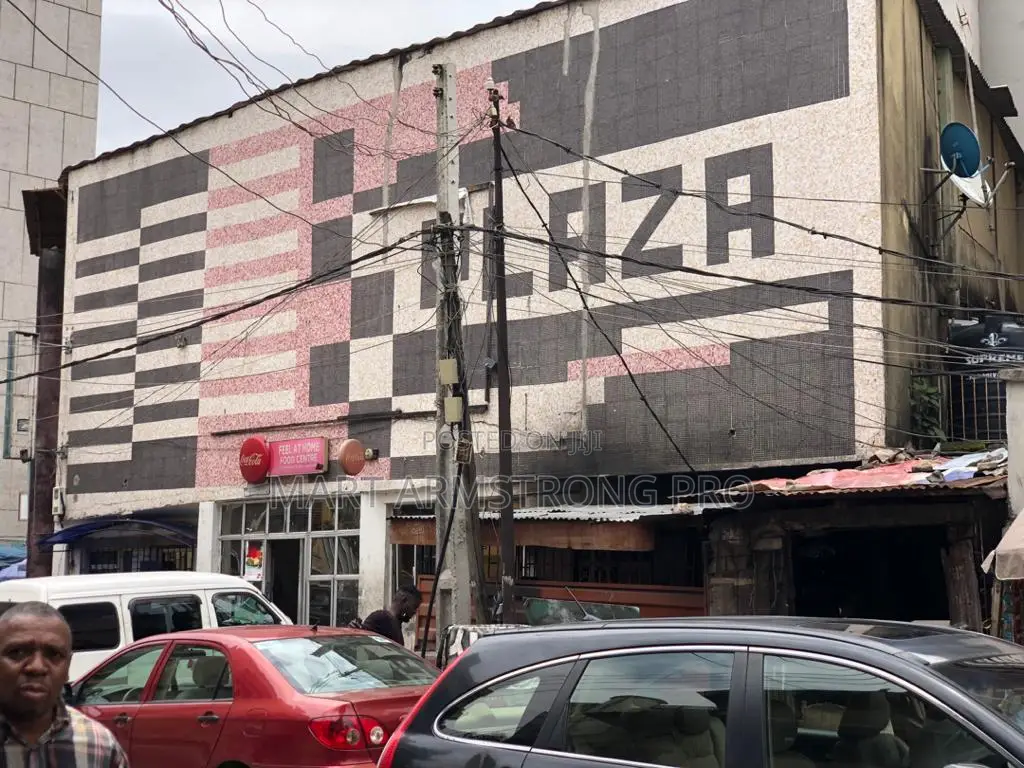 Commercial Plaza on About 900sqm Corner Piece