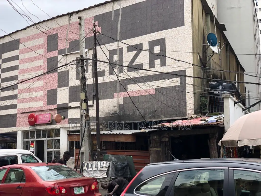 Commercial Plaza on About 900sqm Corner Piece