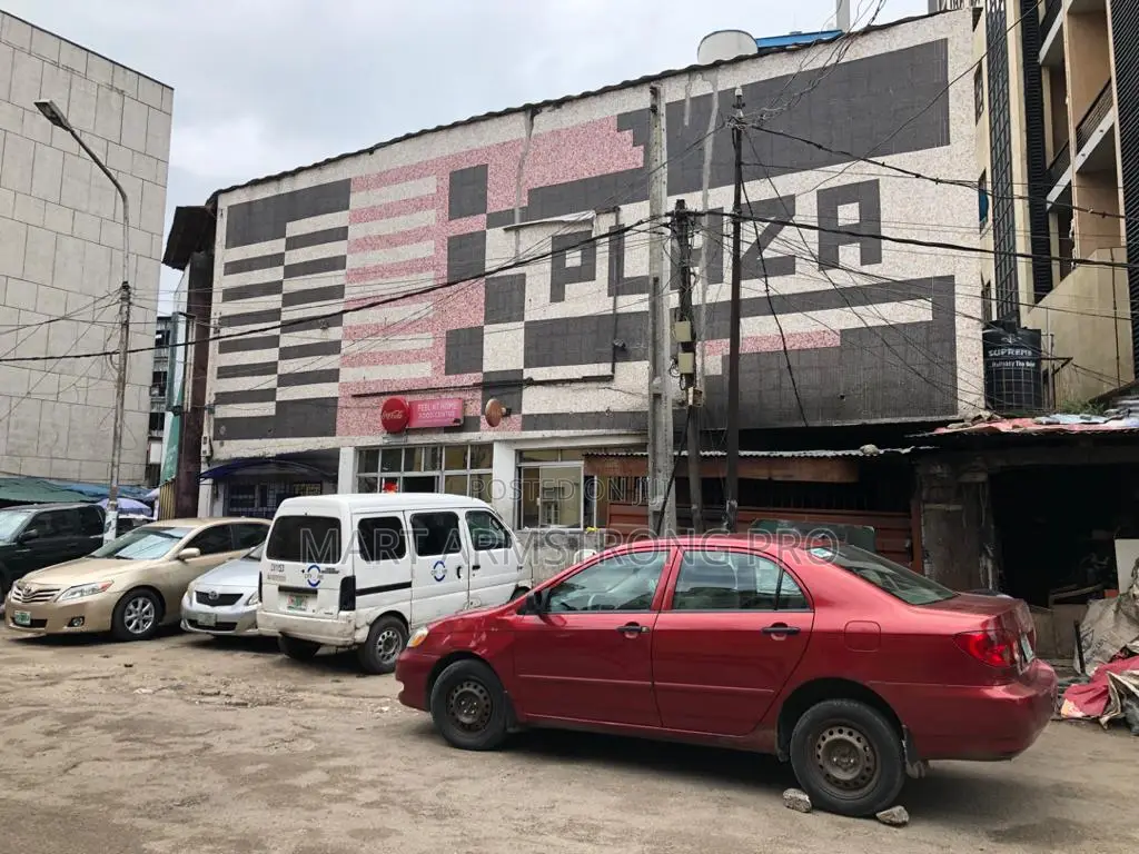 Commercial Plaza on About 900sqm Corner Piece
