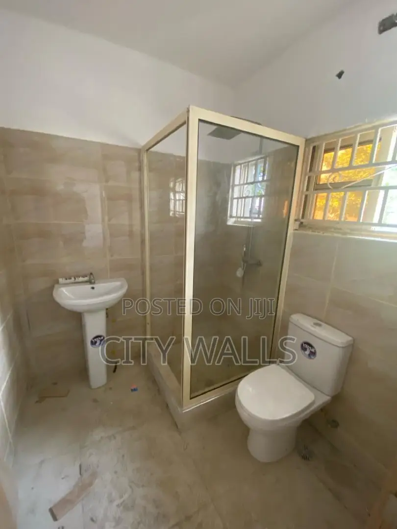 3bdrm Block of Flats in Lekki Phase 1 for rent