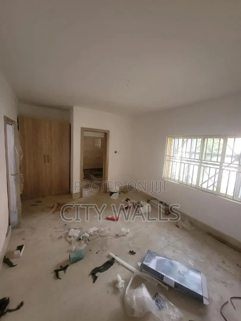 3bdrm Block of Flats in Lekki Phase 1 for rent