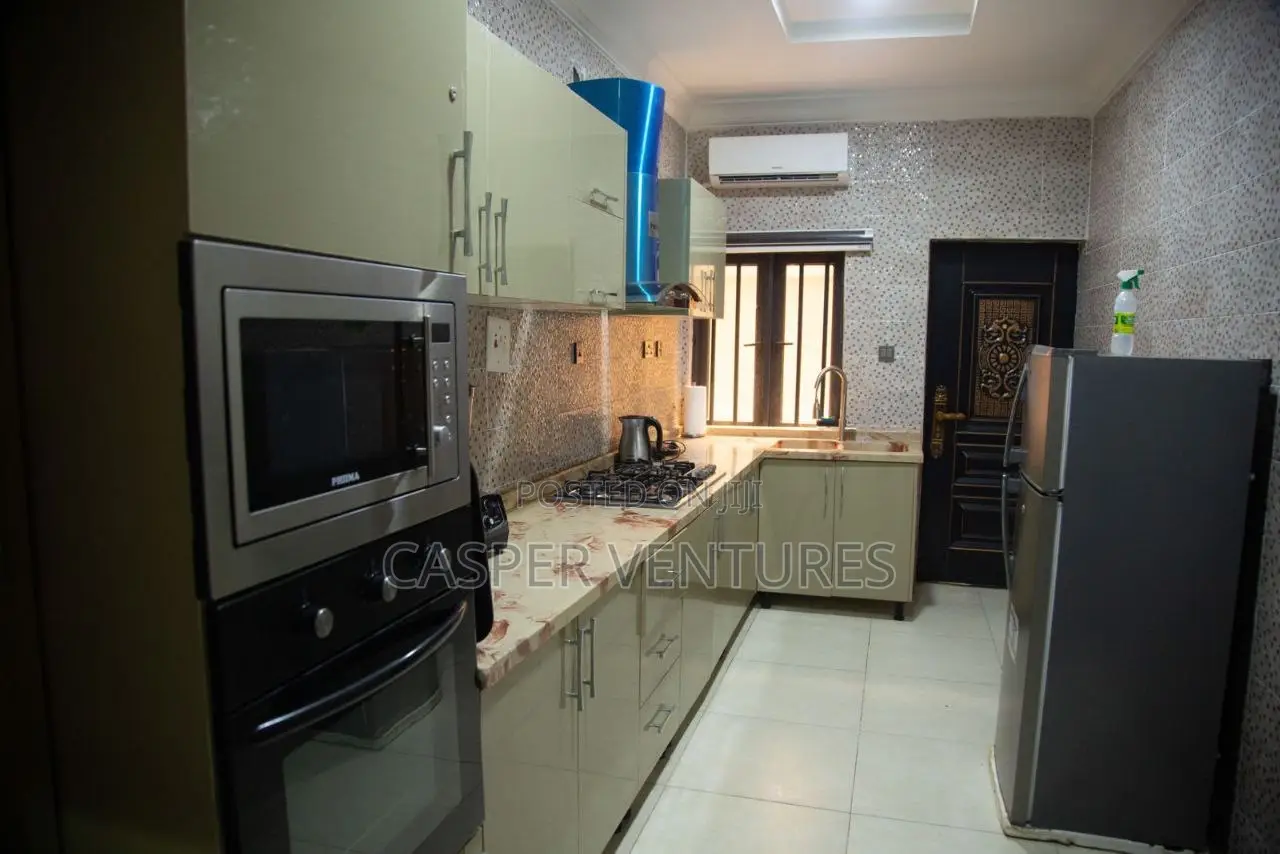 Furnished 3bdrm Apartment in Freedom Way, Lekki Phase 1 for rent
