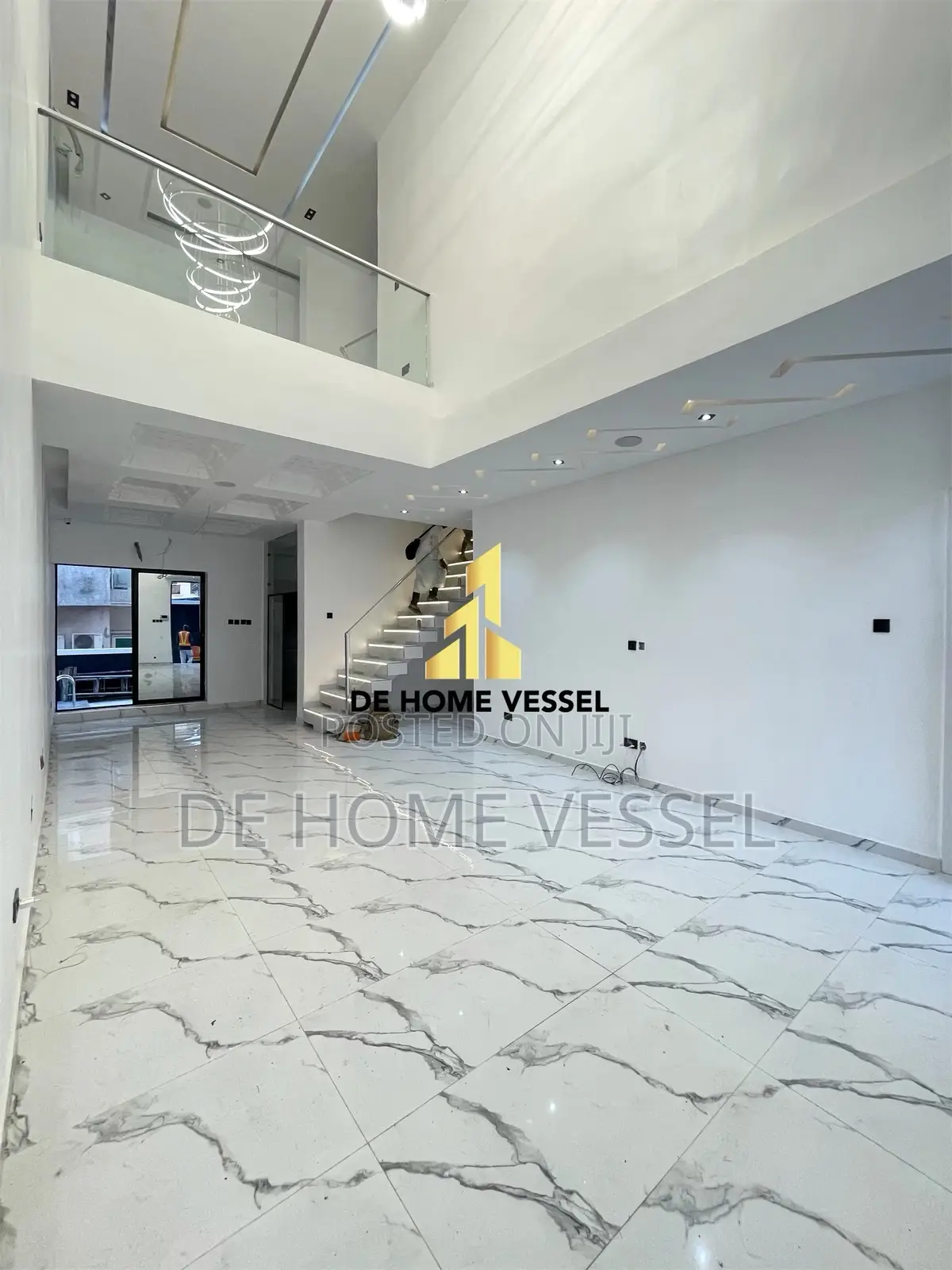 6bdrm Duplex in Chevron for sale