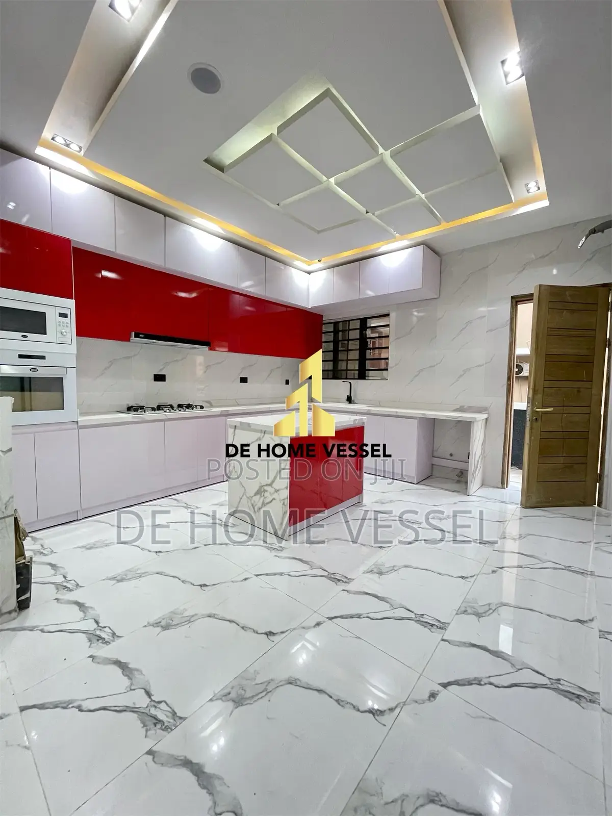 6bdrm Duplex in Chevron for sale