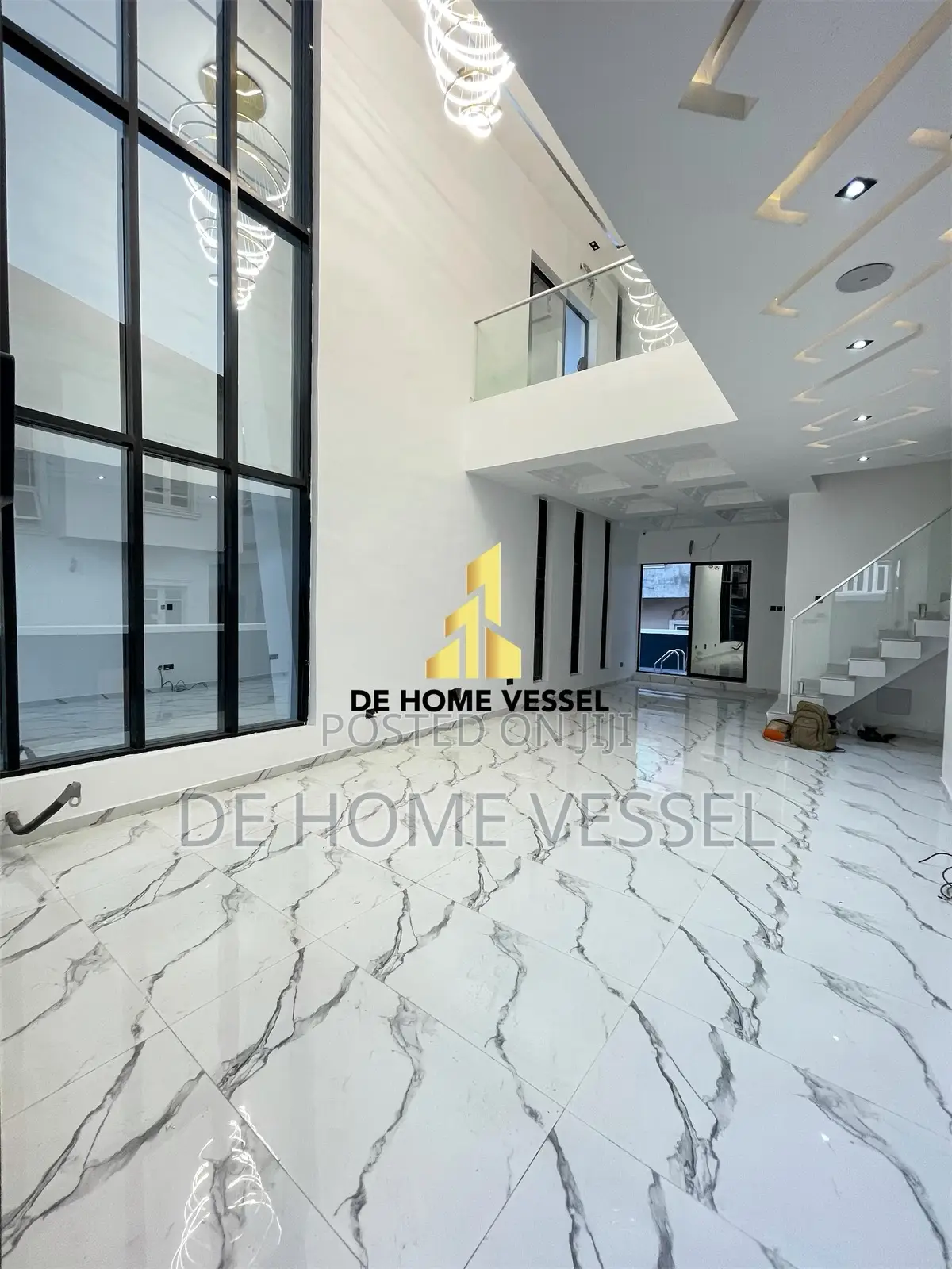 6bdrm Duplex in Chevron for sale
