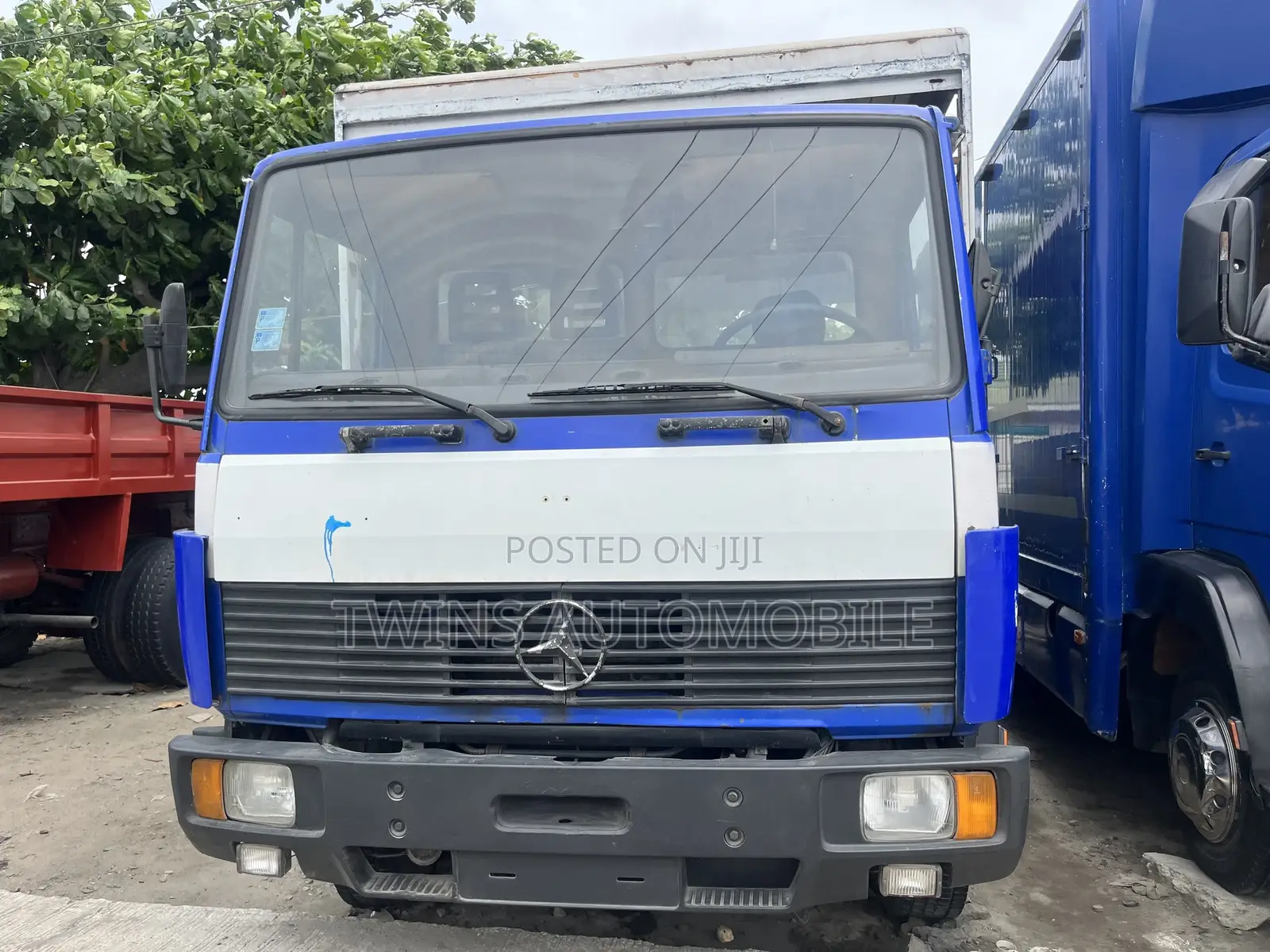 Mercedes-Benz 814 Follow Come Bucket