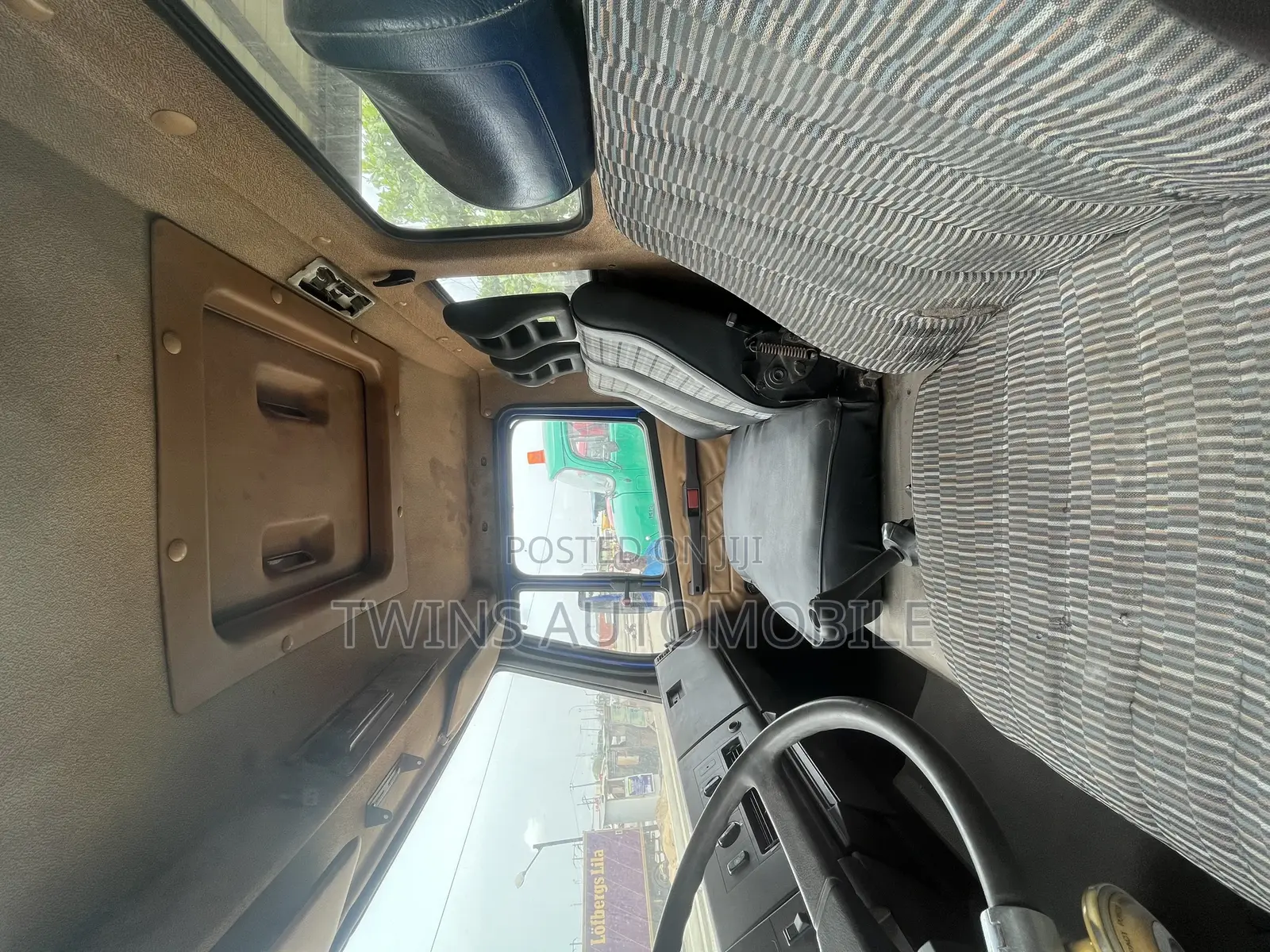 Mercedes-Benz 814 Follow Come Bucket