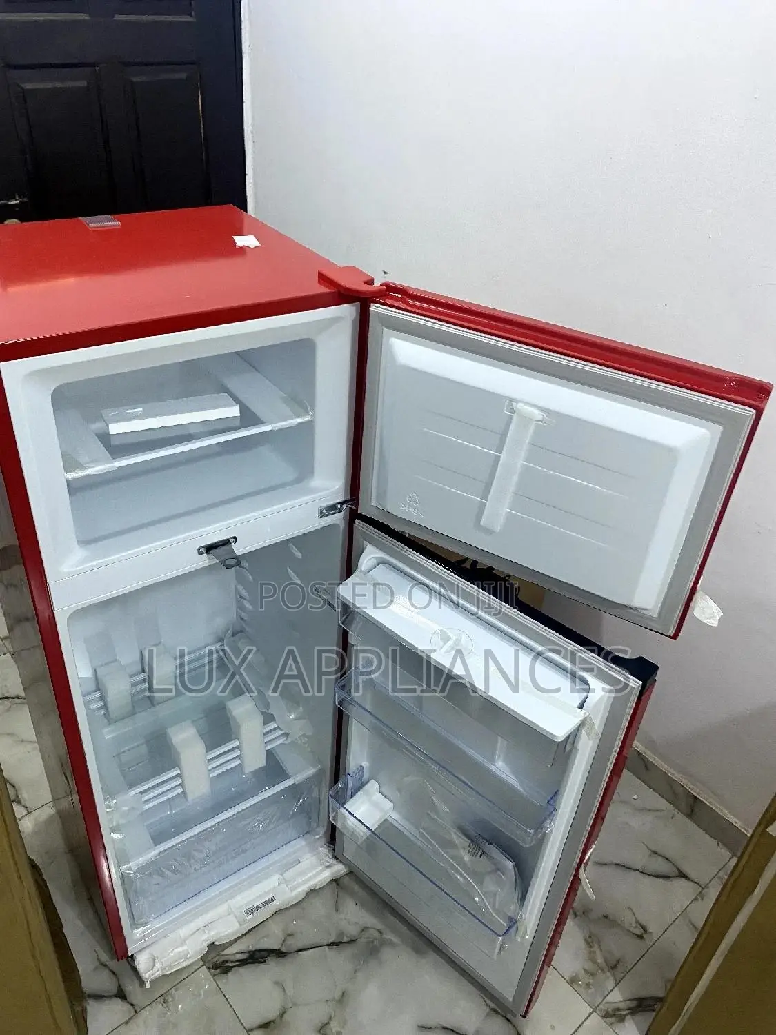 Hisense 204L Refrigerator With Water Dispensers